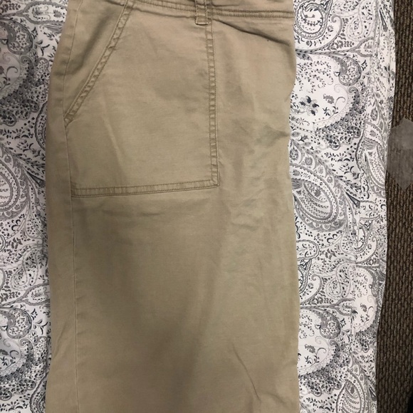 Shorts - Picture 3 of 4